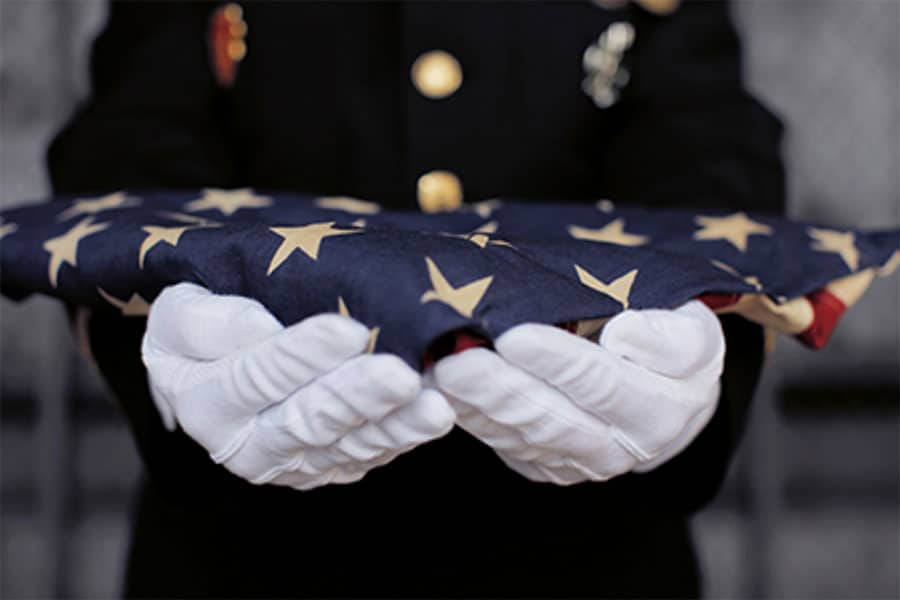 soldier-holding-flag